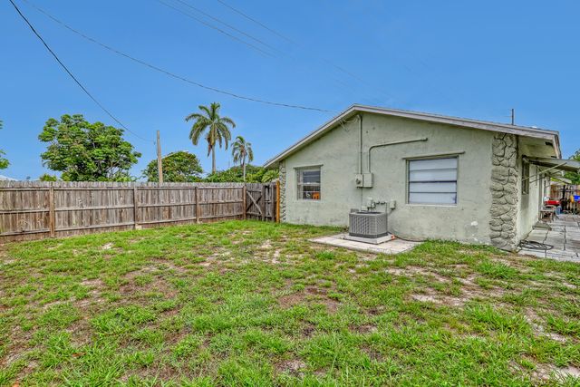 302 SW 8th Street, Boynton Beach, FL 33426