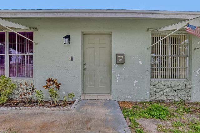 302 SW 8th Street, Boynton Beach, FL 33426