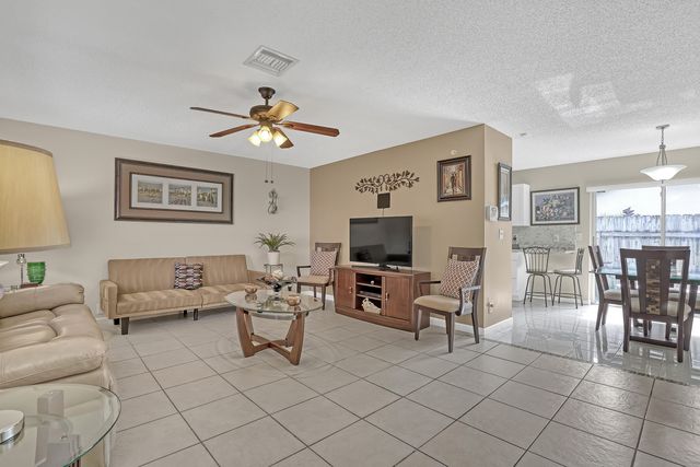 302 SW 8th Street, Boynton Beach, FL 33426