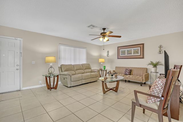 302 SW 8th Street, Boynton Beach, FL 33426