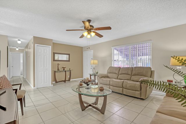 302 SW 8th Street, Boynton Beach, FL 33426