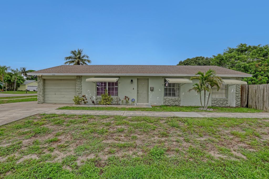 302 SW 8th Street, Boynton Beach, FL 33426