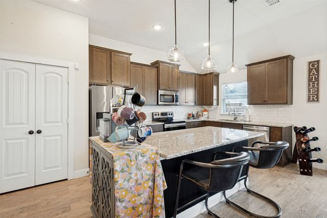 112 Kens Court, Pilot Point, TX 76258
