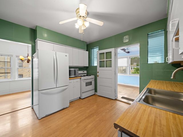 1016 Austin Street, Evanston, IL 60202