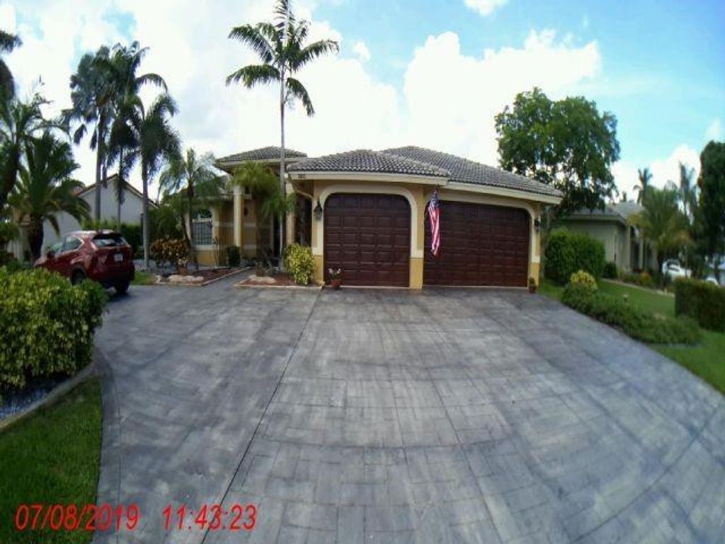 5062 Kensington Circle, Coral Springs, FL 33076