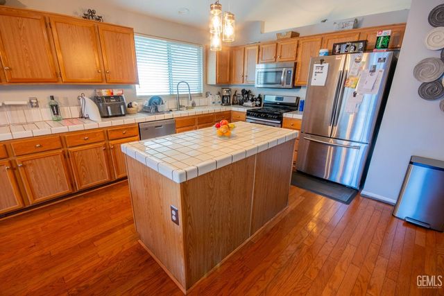 5800 California Spring Drive, Bakersfield, CA 93313