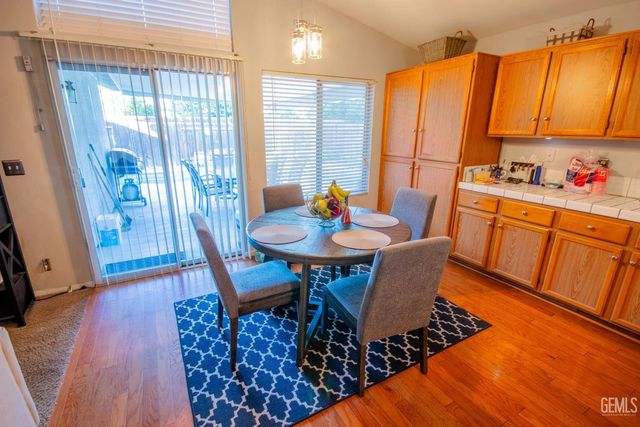 5800 California Spring Drive, Bakersfield, CA 93313