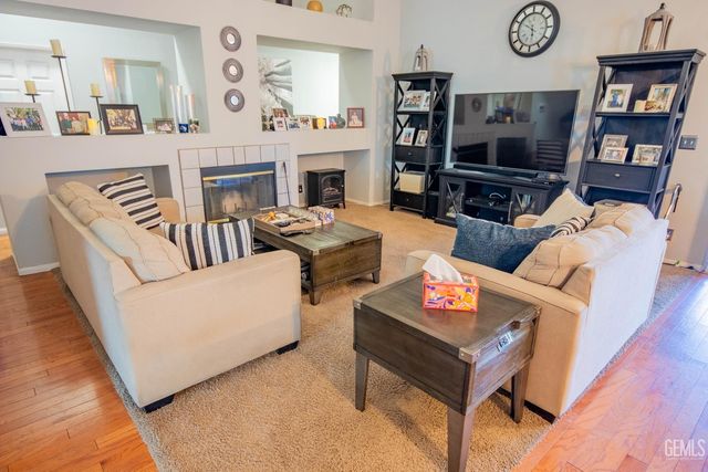 5800 California Spring Drive, Bakersfield, CA 93313