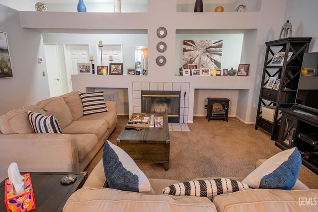 5800 California Spring Drive, Bakersfield, CA 93313