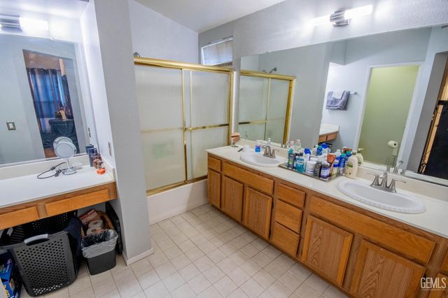 5800 California Spring Drive, Bakersfield, CA 93313