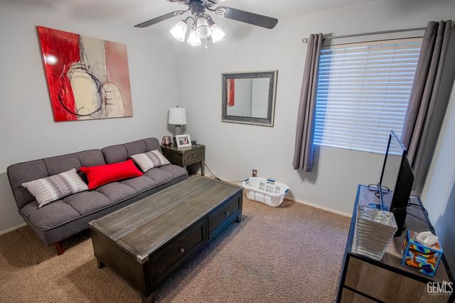 5800 California Spring Drive, Bakersfield, CA 93313