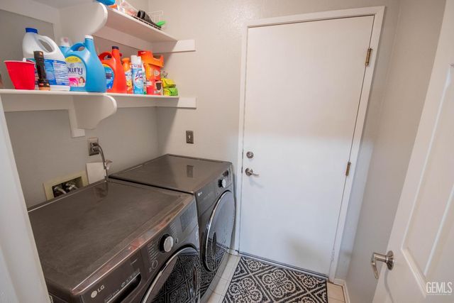 5800 California Spring Drive, Bakersfield, CA 93313