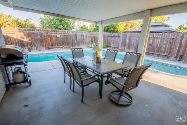 5800 California Spring Drive, Bakersfield, CA 93313