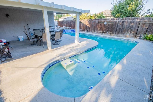 5800 California Spring Drive, Bakersfield, CA 93313