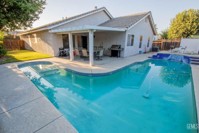 5800 California Spring Drive, Bakersfield, CA 93313