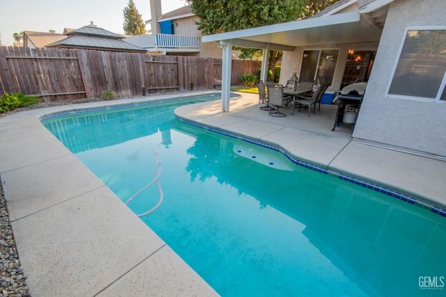 5800 California Spring Drive, Bakersfield, CA 93313