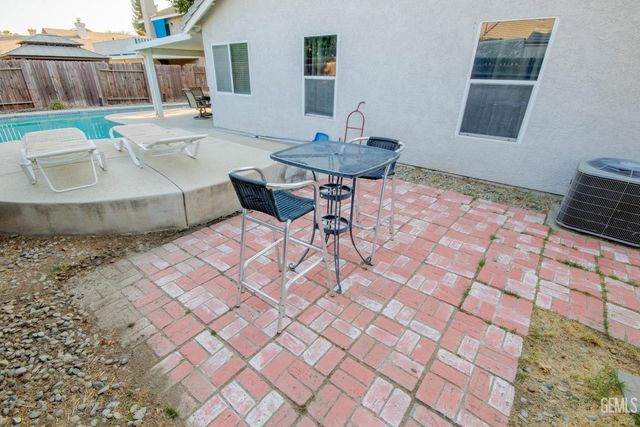 5800 California Spring Drive, Bakersfield, CA 93313