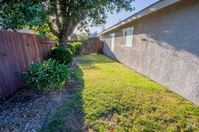 5800 California Spring Drive, Bakersfield, CA 93313