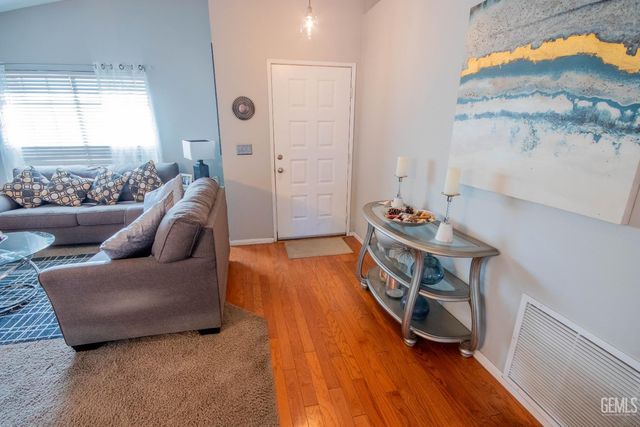 5800 California Spring Drive, Bakersfield, CA 93313