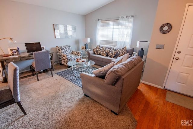 5800 California Spring Drive, Bakersfield, CA 93313