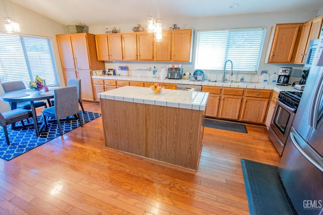 5800 California Spring Drive, Bakersfield, CA 93313