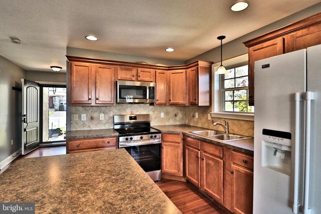 136 EAGLE DR, Ephrata, PA 17522
