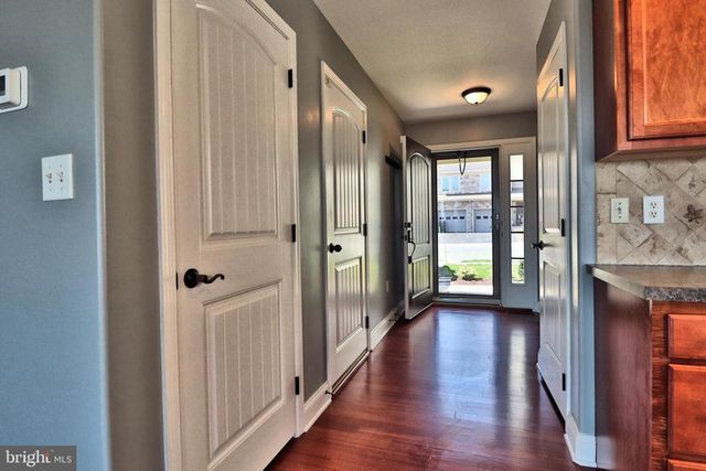 136 EAGLE DR, Ephrata, PA 17522