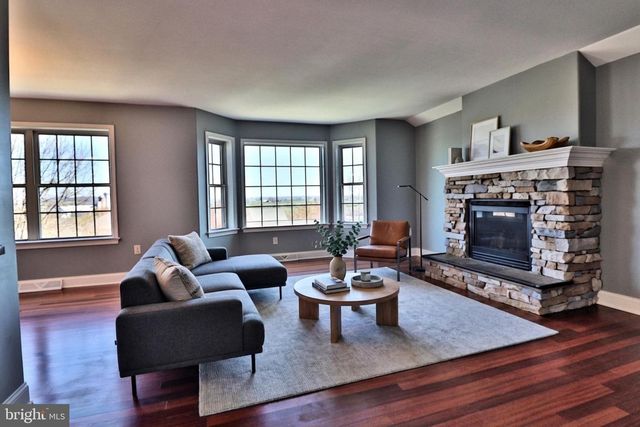 136 EAGLE DR, Ephrata, PA 17522