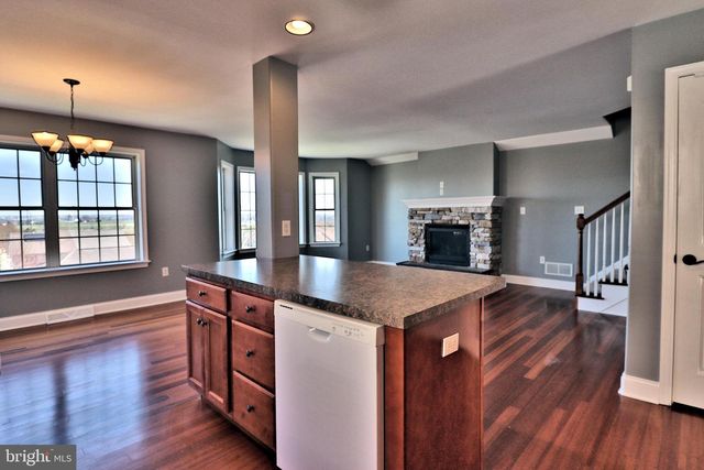 136 EAGLE DR, Ephrata, PA 17522