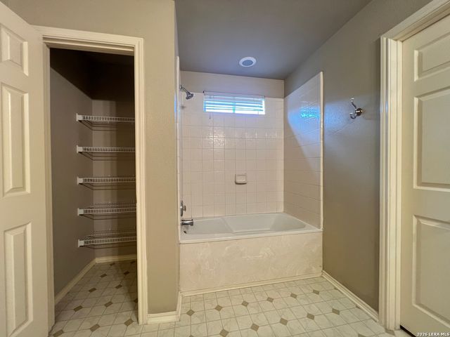 414 CATTLE RANCH DR, San Antonio, TX 78245