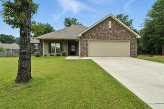 28 Price Ln., Sumrall, MS 39482