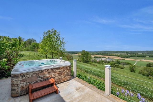 39 Fayetteville Rd, Kelso, TN 37348