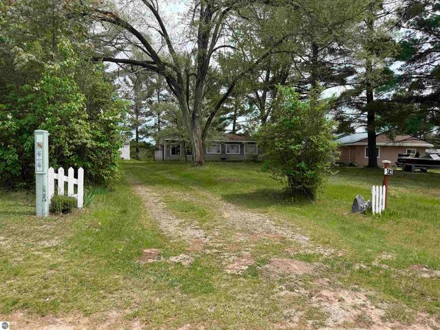382 S Scott Drive, Farwell, MI 48622