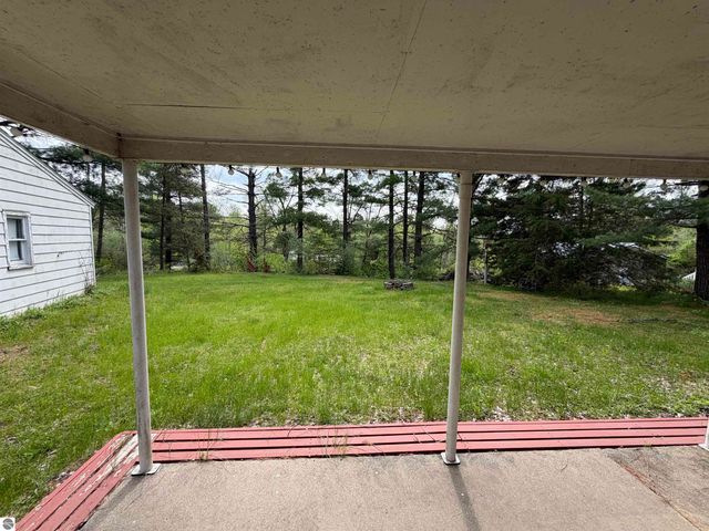 382 S Scott Drive, Farwell, MI 48622