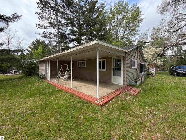 382 S Scott Drive, Farwell, MI 48622