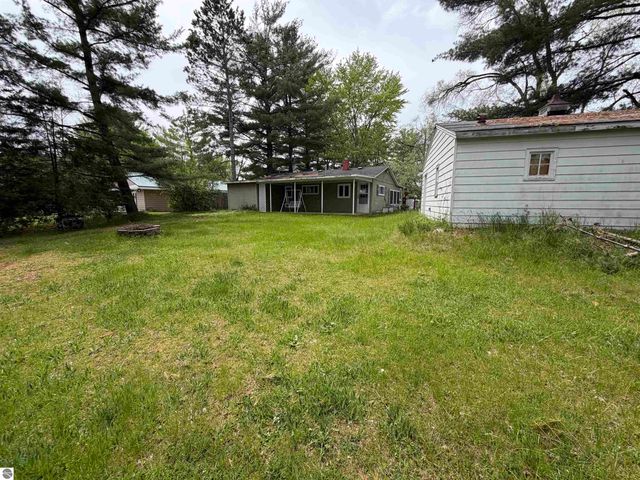 382 S Scott Drive, Farwell, MI 48622
