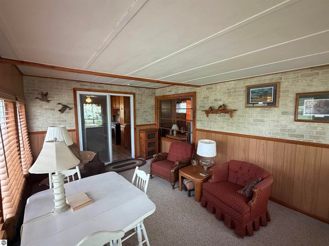 382 S Scott Drive, Farwell, MI 48622
