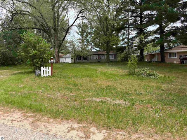 382 S Scott Drive, Farwell, MI 48622