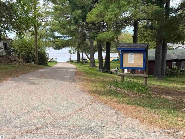 382 S Scott Drive, Farwell, MI 48622