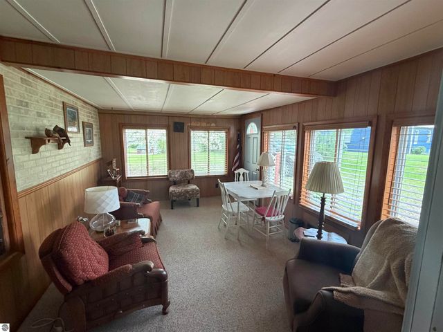 382 S Scott Drive, Farwell, MI 48622