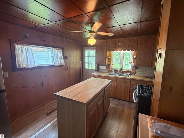 382 S Scott Drive, Farwell, MI 48622