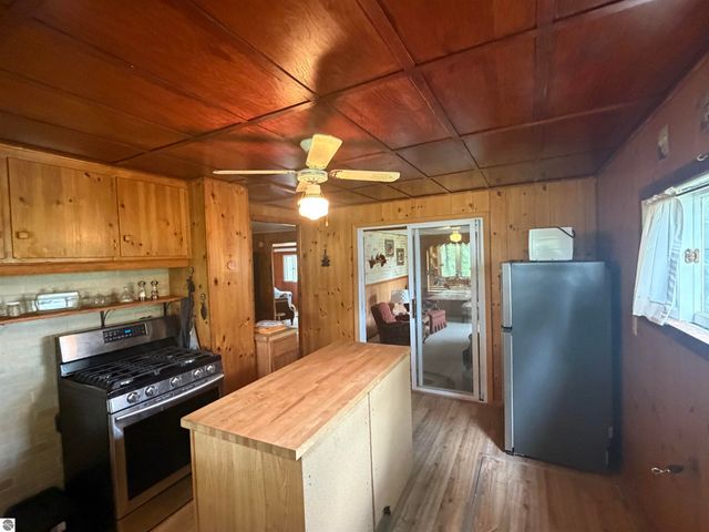 382 S Scott Drive, Farwell, MI 48622