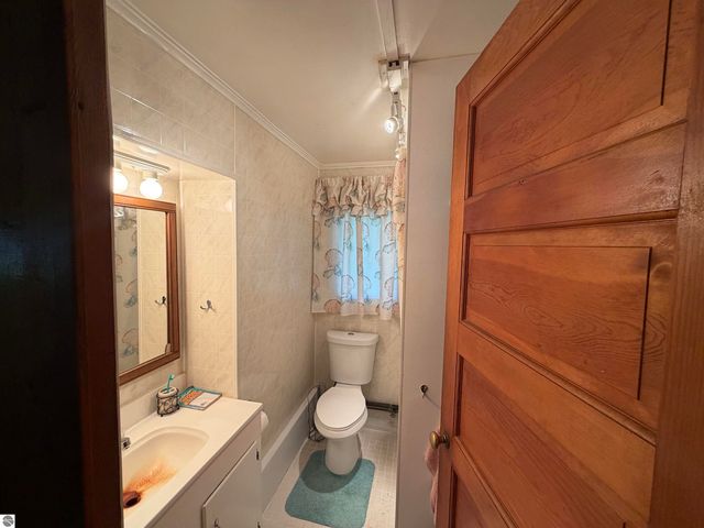 382 S Scott Drive, Farwell, MI 48622
