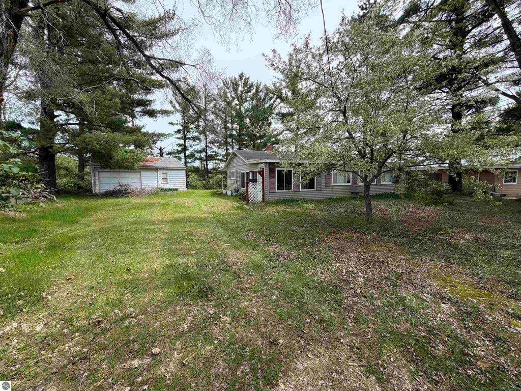 382 S Scott Drive, Farwell, MI 48622