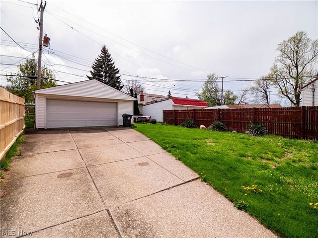 4423 Grantwood Drive, Parma, OH 44134