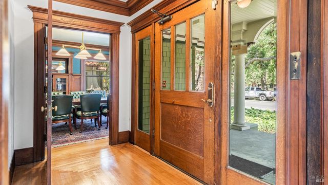 563 Jefferson St, Napa, CA 94559