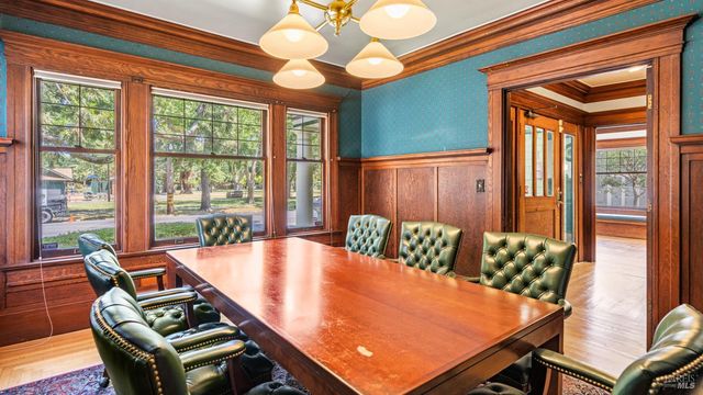 563 Jefferson St, Napa, CA 94559