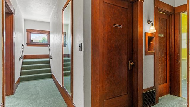 563 Jefferson St, Napa, CA 94559