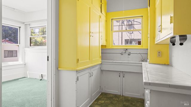 563 Jefferson St, Napa, CA 94559