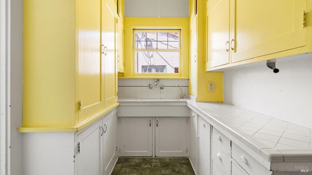 563 Jefferson St, Napa, CA 94559